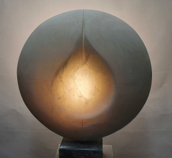 https://www.sepppfiffner.ch/files/gimgs/th-5_2021 Alabaster 2 hinterleuchtet 39_5x47 cm.jpg
